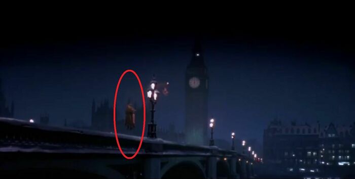 interesting facts in movies - hook floating couple