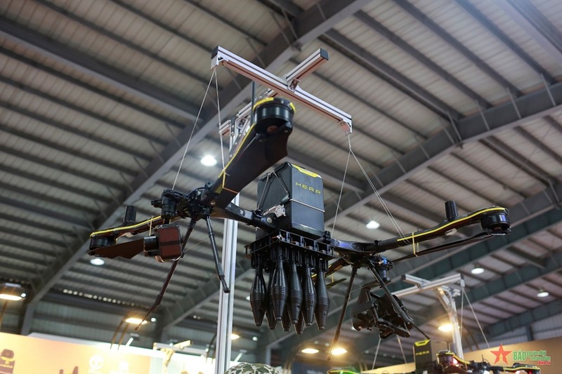 Newly Vietnamese produced drone that could carry up to 8 mortal rounds being show in the Vietnam Defense 2022 in Hanoi