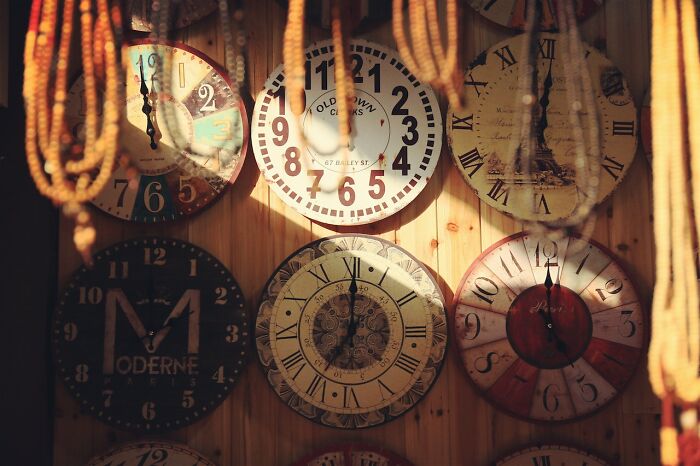 Major Life Traps - vintage clock -
