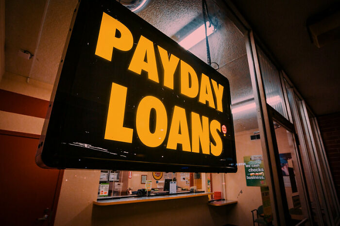 Major Life Traps - payday loan store - Payday Loans Mart cash checks business