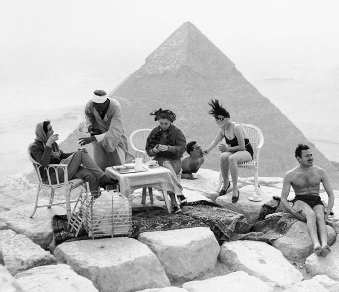 historical photos -  pyramids of egypt