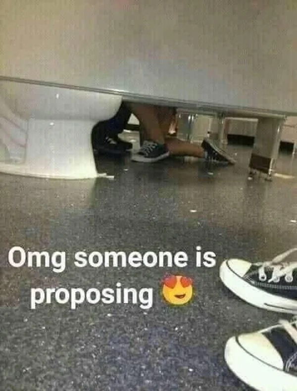 omg someone is proposing - Omg someone is proposing Sk