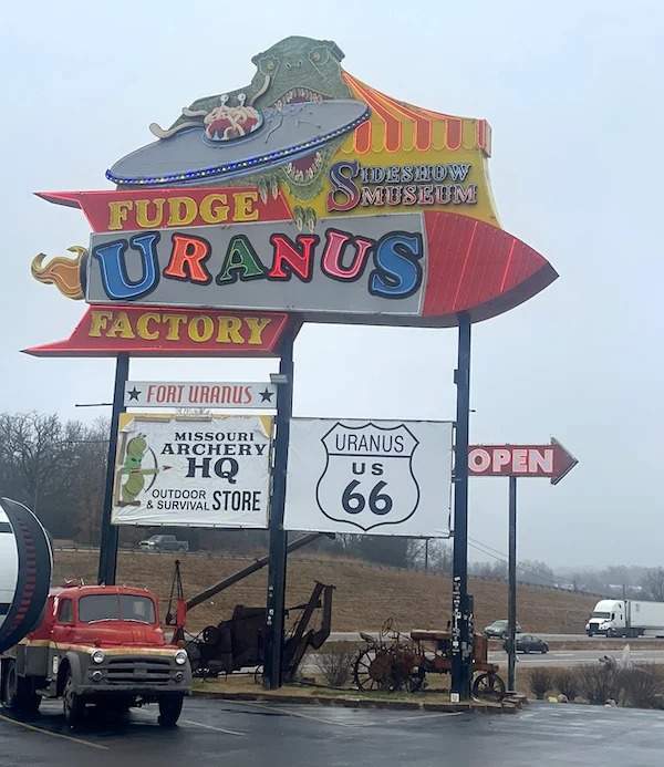 signage - Factory Fudge Uranus Fort Uranus Curs U Videshow Museum Missouri Archery Hq & Survival Store Se Uranus Us 66 Vegeu Open