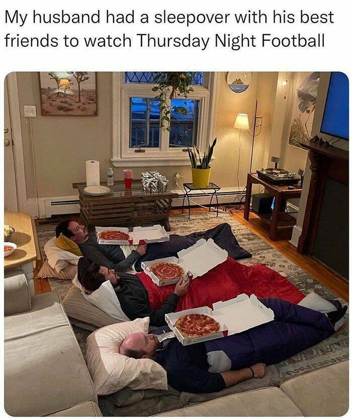 awesome pics and cool thigns - my husband had a sleepover for thursday night football - My husband had a sleepover with his best friends to watch Thursday Night Football Vaya 427