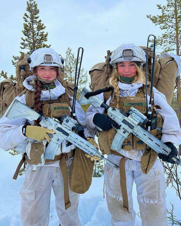 awesome pics and cool thigns - norwegian female soldiers
