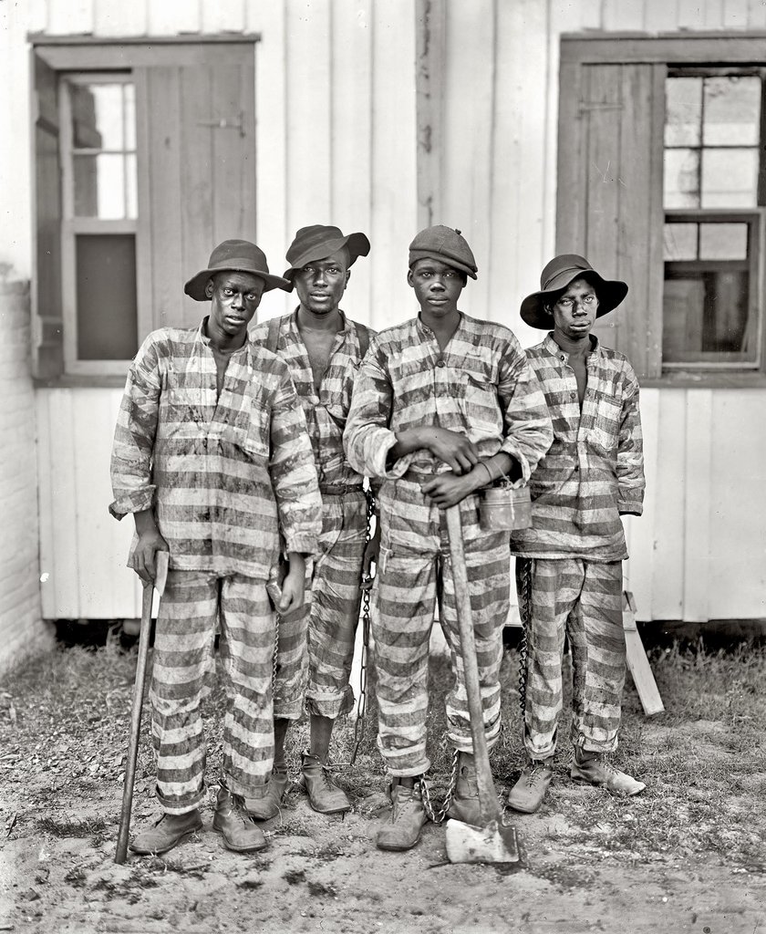 fascinating pics from history - A chain gang, in the American south 1905