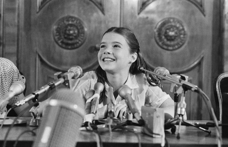 fascinating pics from history - This is Samantha Smith. When she was 10, she wrote a letter to the leader of the Soviet Union, Yury Andropov, asking what he would do to avoid a nuclear war. Andropov responded to the letter and invited her to visit. This h
