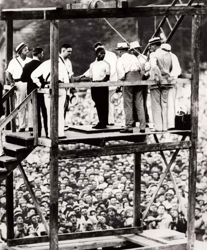 fascinating pics from history - The last public execution to take place in the US. August 14, 1936.