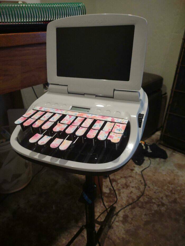 "This Is A Steno Machine, Used For Recording Words Verbatim At Speeds Over 225 Words Per Minute. Used In Court Rooms And Legal Depositions"
