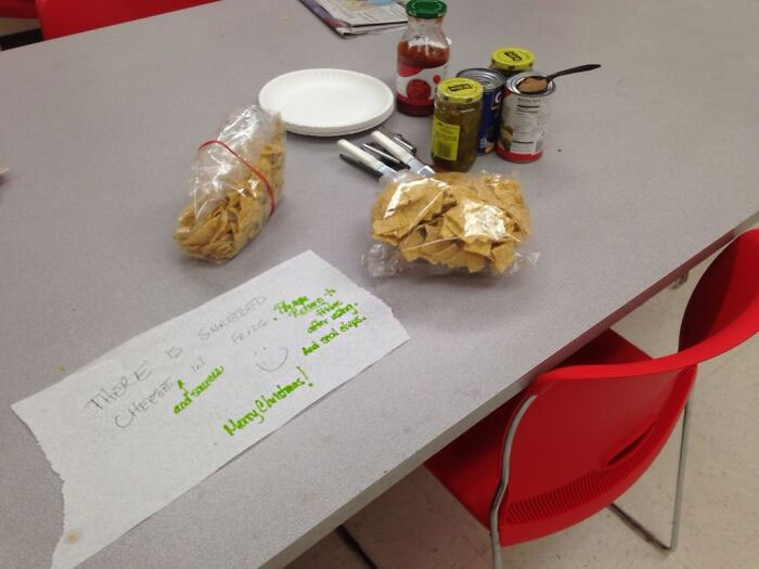 30 People Having A Worse Christmas Than You.