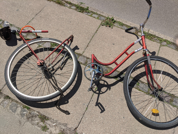 ’’My bike broke in half, 8 km from my home.’’