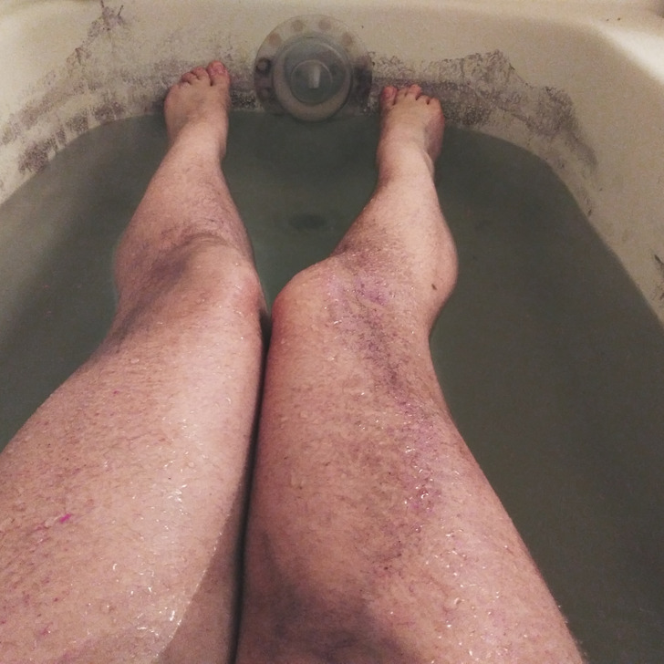 “Wanted a relaxing bath to ease the sadness. My bath bomb stained me and my tub. I look like I rolled in dirt.”