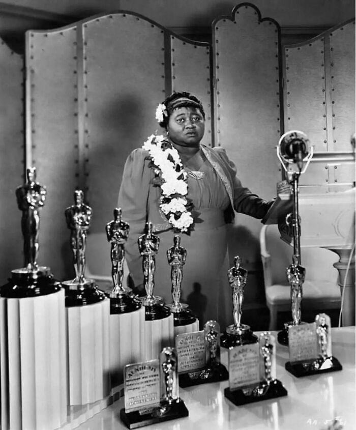 Hattie Mcdaniel Accepting Her Oscar In A Segregated "No Blacks" Hotel In Los Angeles For Her Role In Gone With The Wind