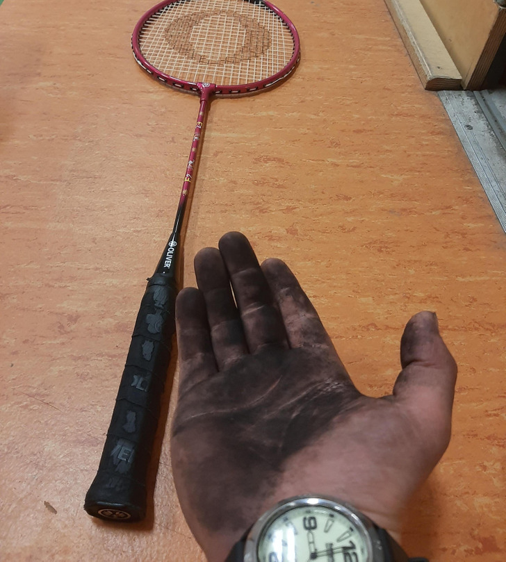 ’’A badminton bat handle dissolving in my hand’’