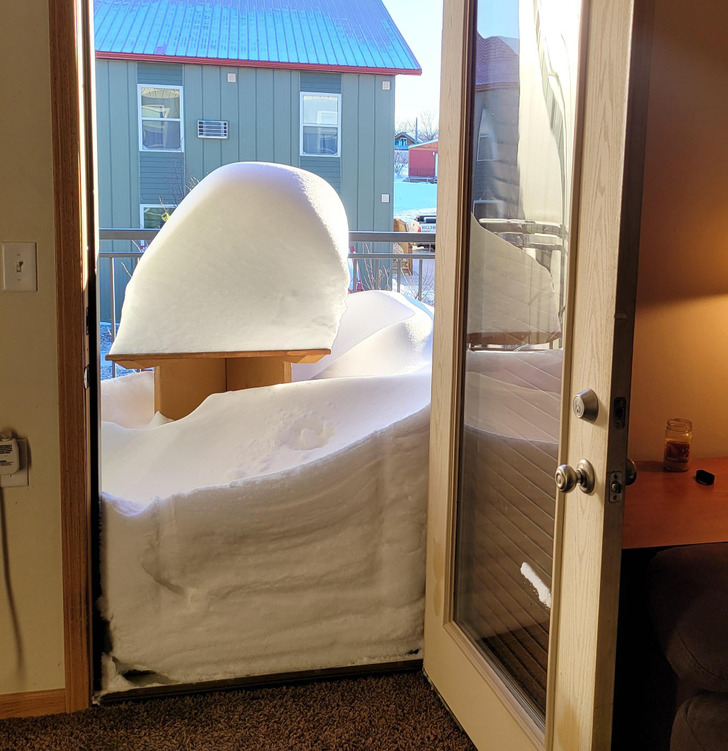 “How do I start clearing my balcony without getting snow all over the carpet?”