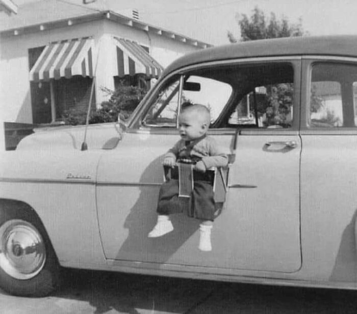 mildly terrifying images - 1950s child car seat