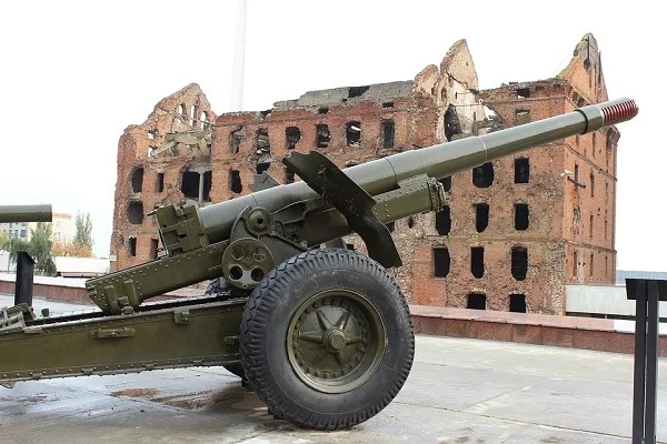 During the Battle of Stalingrad, Soviet forces held a single apartment building for 60 days against daily German assaults. The building was transformed into a fortress, with 4 layers of barbed wire, minefields, and a machinegun in nearly every window.