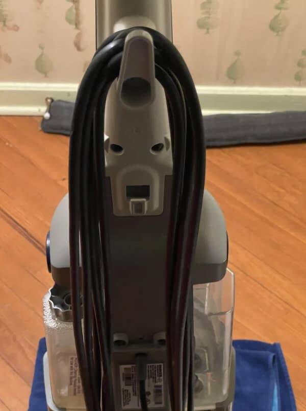 This vacuum cleaner that looks like the Predator: