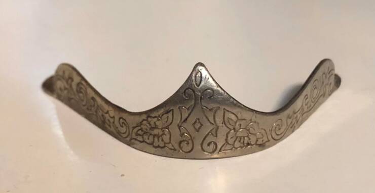 “What is this small, curved, metallic object? It’s about 2 inches across, it’s engraved, and probably stainless steel. Found in a box of various tools and hardware.”

“It’s a boot tipper, like for cowboy boots.”