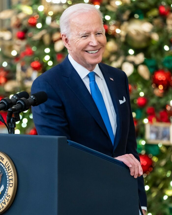 32 Bizarre Historical Facts.