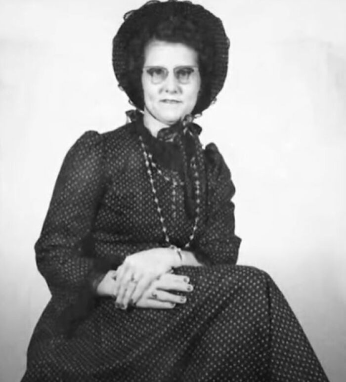 32 Bizarre Historical Facts.