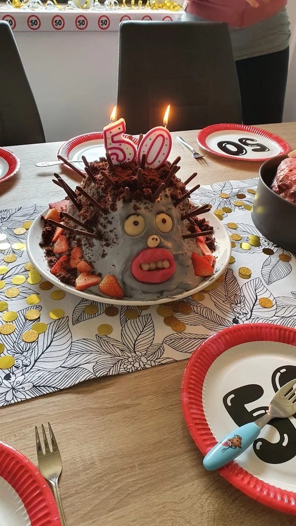 I tried baking a hedgehog cake for my mother’s birthday… It turned out so bad