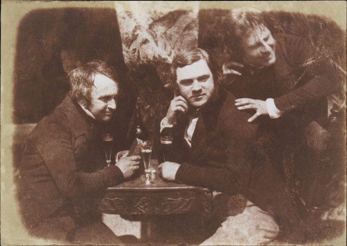 David Octavius Hill and Robert Adamson established Scotland’s first photography studio and gained fame for capturing photographs of everyday life. This shot, taken in Edinburgh, is the first to depict a group of individuals enjoying a drink together.