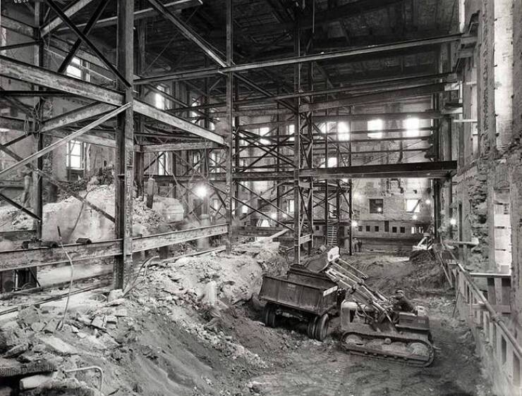 "This is what the inside of the White House looked like when it was being reconstructed in the late 1940s:"
