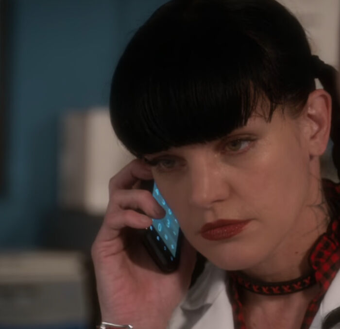 [ncis] Just Noticed Abby Making A Phone Call Is Very Clearly A Calculator App