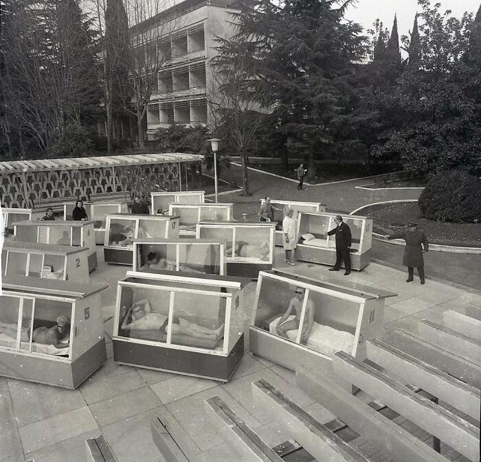 Whoever Invented These Winter Sunbathing Cabins Could’ve Been Filthy Rich Today. If He Wasn’t 38 Years Too Early… And Didn’t Do It In A Communist Country