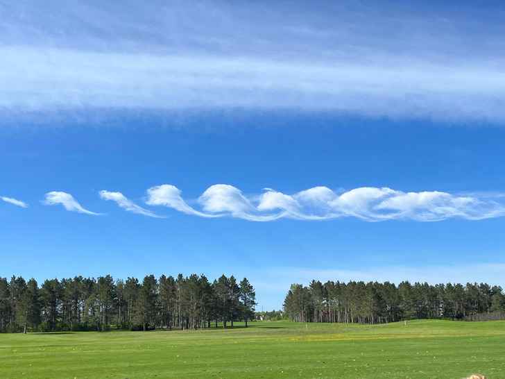 “This cloud is shaped like a corkscrew.”