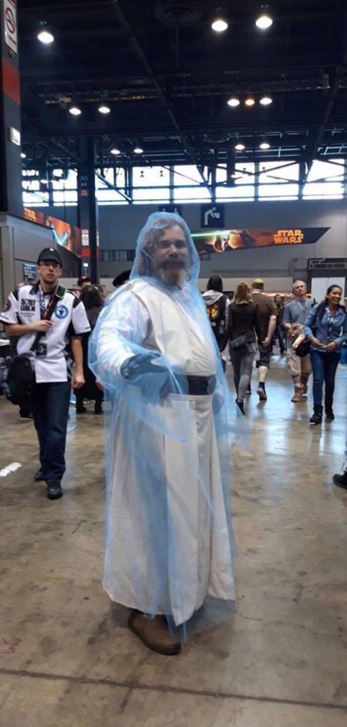 This Force Ghost Luke Cosplay