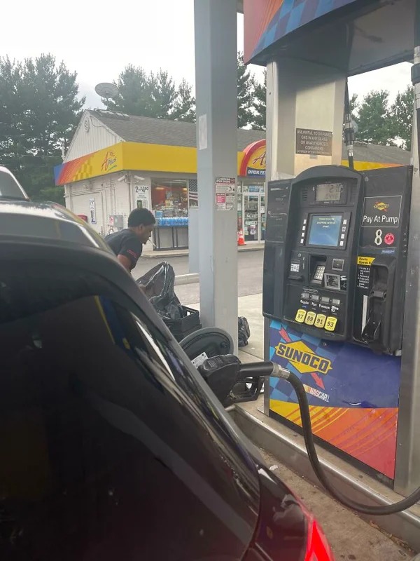 construction fails and facepalms - windshield - 214,50 A Offer P Unlawful To Depung Gala Of Unauthors Contac Spe 210 Onne 87 89 91 93 Sunoco Nascar Th Pay At Pump 80 Shamp