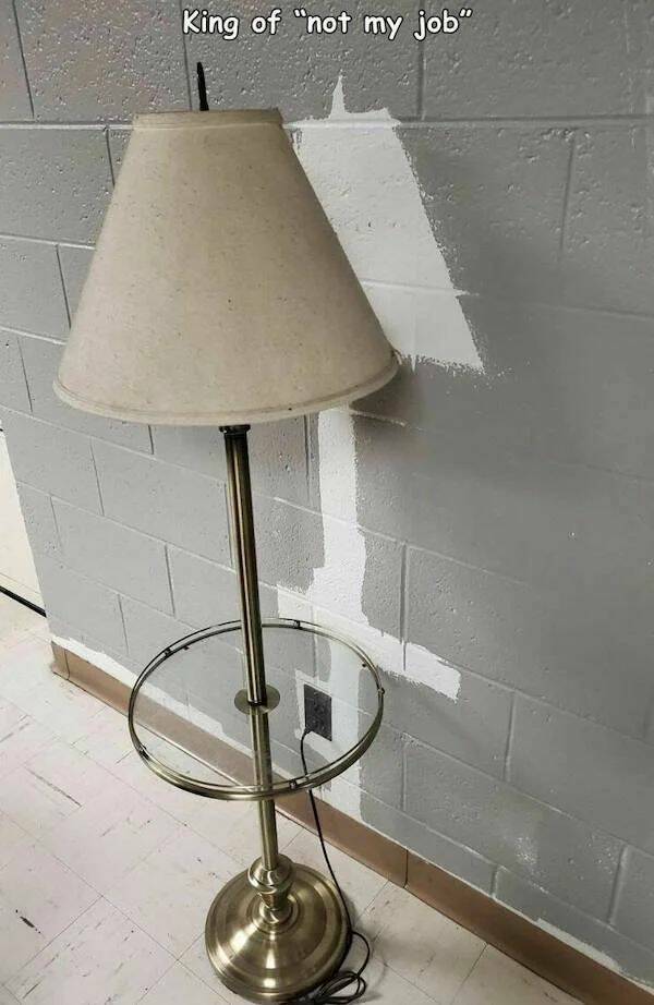 funny fails and facepalm pics - not my job lamp - King of "not my job"