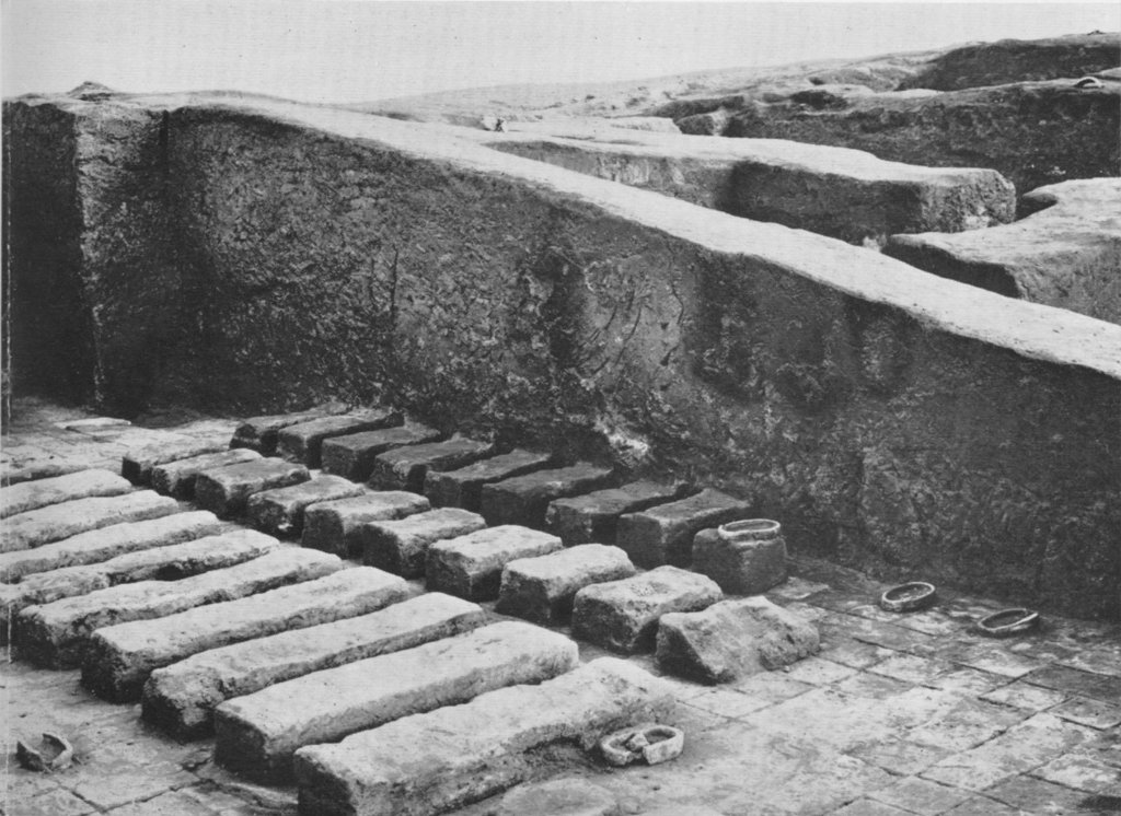 An old photo showing a 4000-year-old Sumerian classroom in Iraq