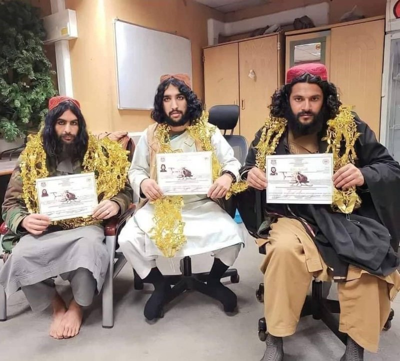 fascinating photos - taliban pilot graduates