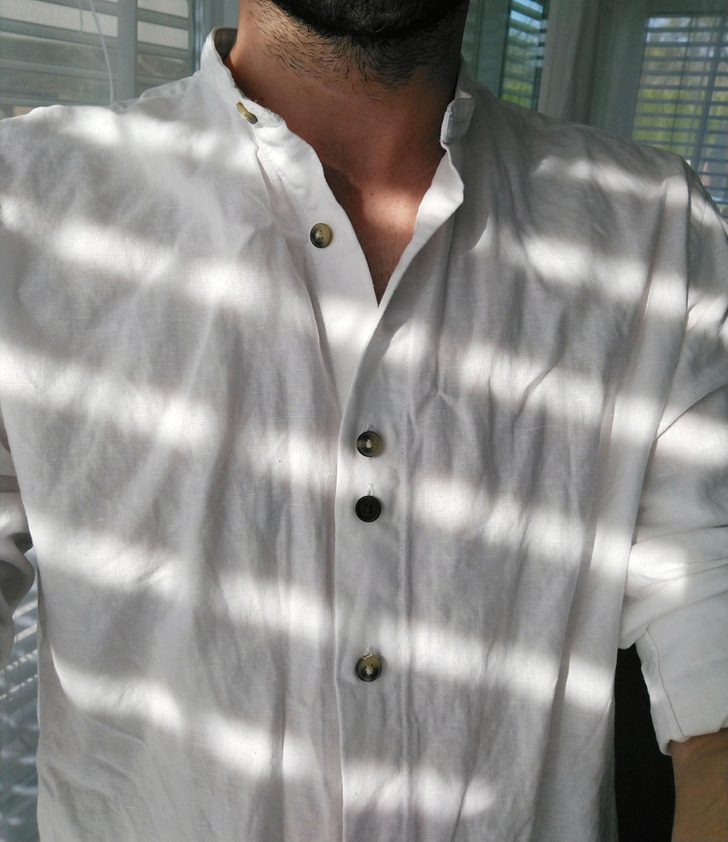 That small, inconspicuous button is known as the “tweener button” and serves a unique purpose. It is strategically placed between the second and third buttons on the shirt, providing an additional option for men who want to bridge the gap between looking too buttoned-up and not buttoned-up enough.