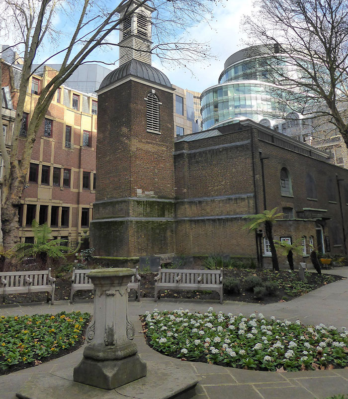 that in 1554 Elizabeth Crofts hid in a wall on Aldersgate Street, where she pretended to be a heavenly voice. Reputedly 17,000 people came to listen to her give out anti-Catholic propaganda.