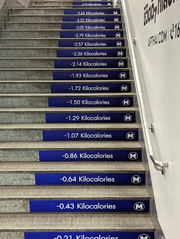 Bangkok subway station shows how many calories you will burn by taking the stairs.