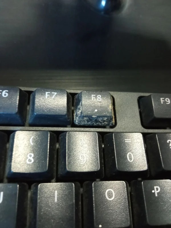 funny and wtf fails - computer keyboard - F6 8 F7 19 F8 0 0 F9 .