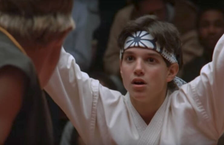 The final scene in The Karate Kid is one of the most exciting moments, as Daniel defeats his opponent with the “Crane” technique and earns the respect of his enemy. Curiously enough, it was mentioned in the film that kicks to the face were forbidden, so he should have been disqualified.