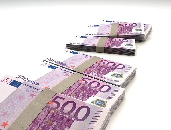 500 euro notes are often called “Bin Ladens”, because everyone knows what they look like, but they are really hard to find.