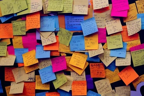 Life hacks - lot of post it notes - pros part