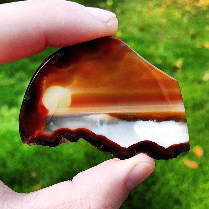 The Colors In This Piece Of Agate Look Like A Sunset