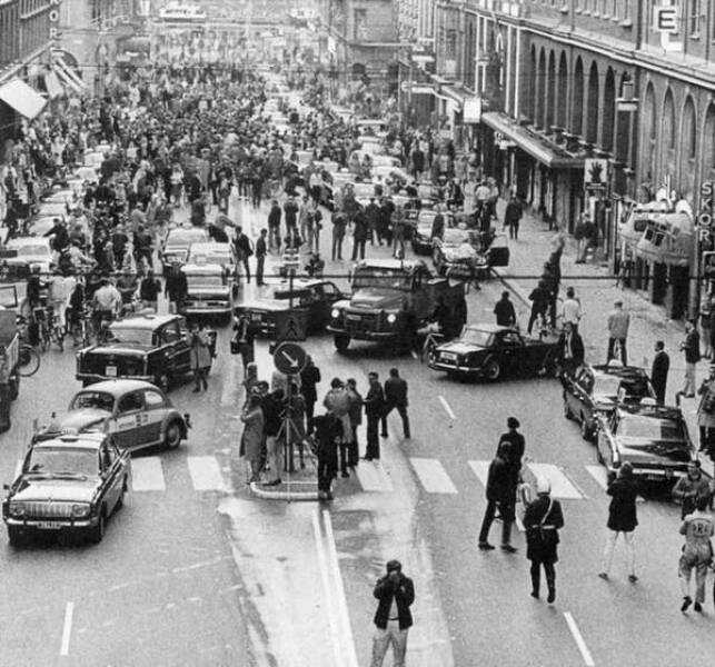 On Sept. 3, 1967, Sweden made a shift from driving on the left side of the road to driving on the right. This is a picture from the first day after the big change: