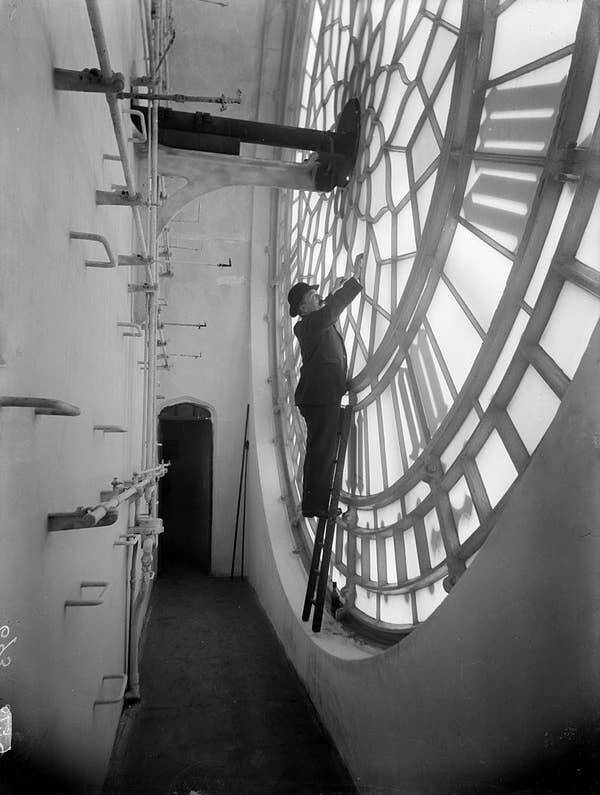 fascinating photos - big ben clock face inside - e