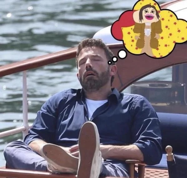 ben affleck sleeping on boat - W