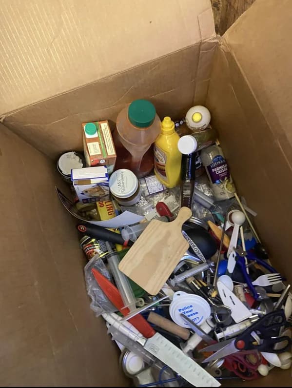 “How my boyfriend packed up a moving box with kitchen stuff while I was at work”