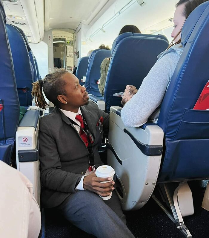 This Woman Was So Nervous About Flying, So The Flight Attendant Explained Every Sound And Bump And Even Sat There Holding Her Hand When It Still Got To Be Too Much For Her