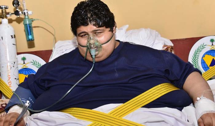 of Khalid bin Mohsen Shaari, a Saudi who was the heaviest man alive at 1,340 lb. When Saudi King Abdullah heard of this, Khalid was ordered to a medical center in Riyadh. In about four years, Khalid would weigh 150 lb.